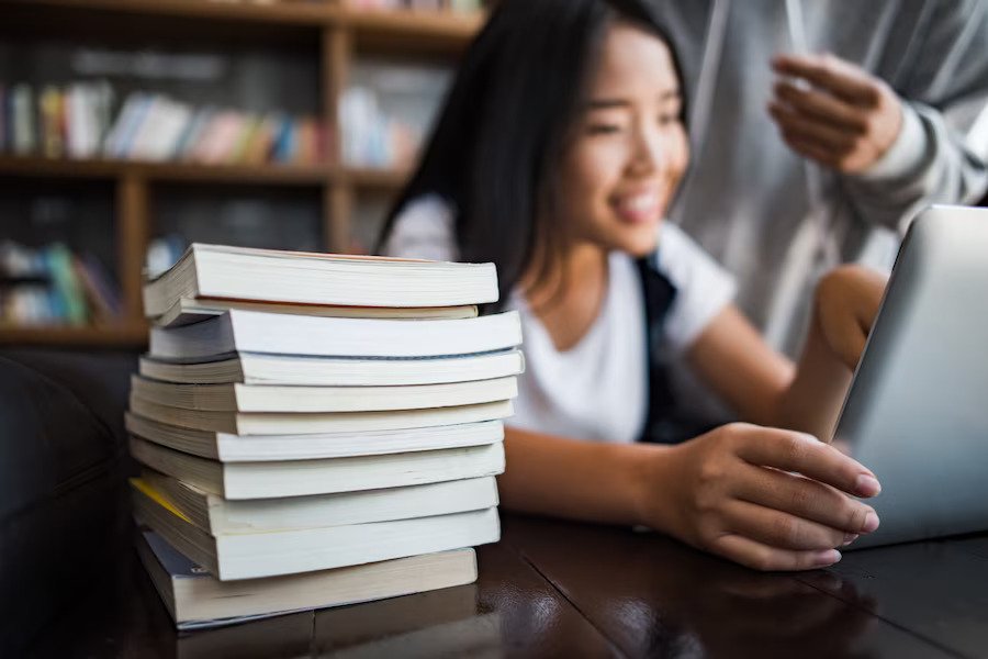 Terbitkan buku ajar, monograf, dan buku referensi di Penerbit Amerta Media