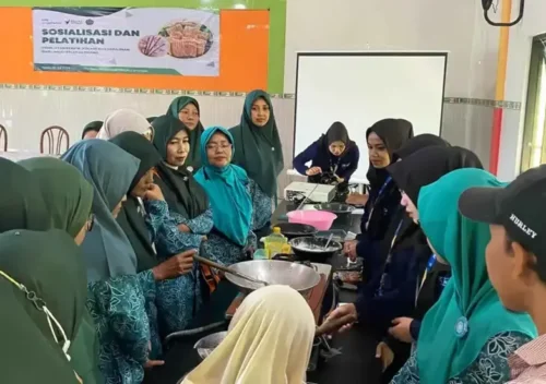 Mahasiswa PPG Mengolah Limbah Pisang Menjadi Kolase dan Kerajinan