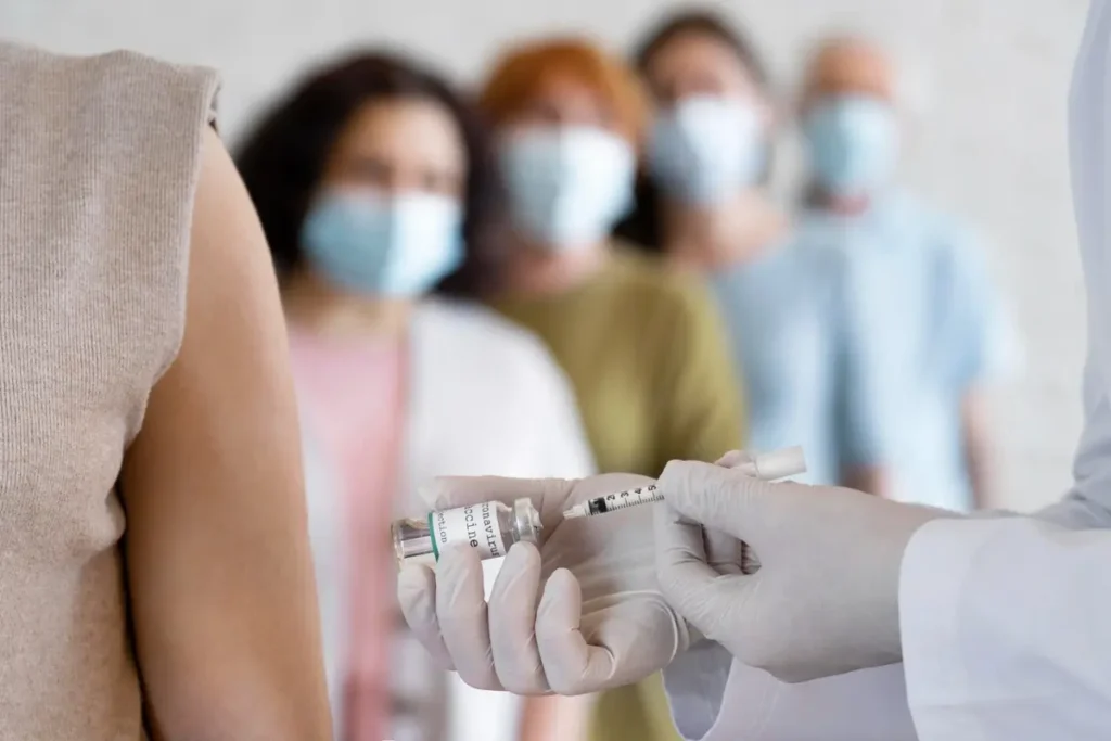 Siapa Saja yang Dianjurkan Mendapatkan Vaksin Pneumonia